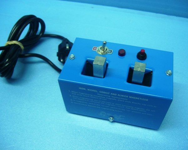 Hand Generator with Light and Banana Terminals, up to 12V DC - Διερευνητική Μάθηση