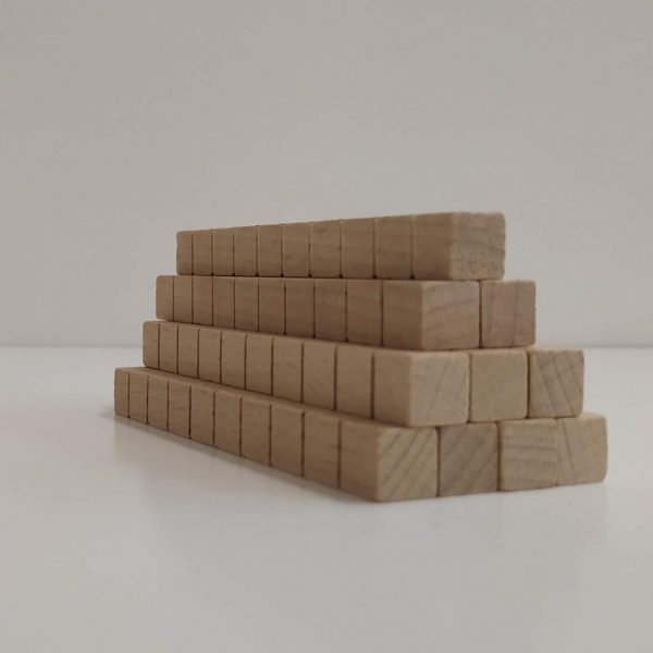 Wooden cubes from the Knowleadge Research | why.gr