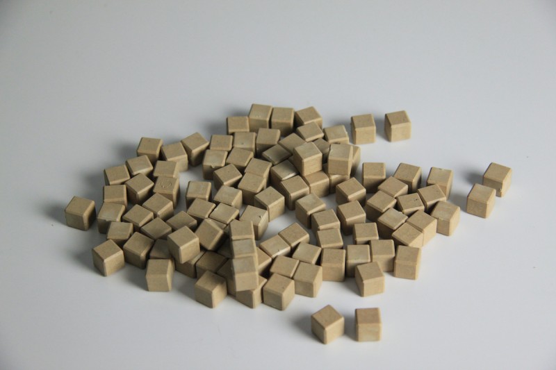 Wooden cubes from the Knowleadge Research | why.gr