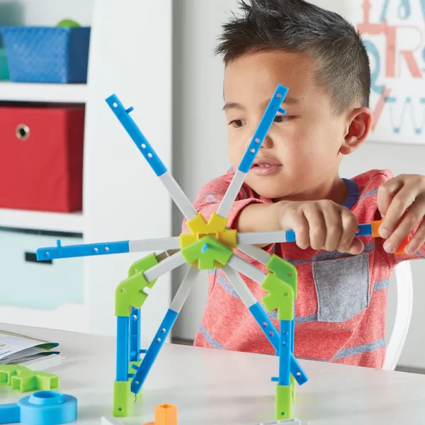9308-stem-explorers-motioneering-boy1-2